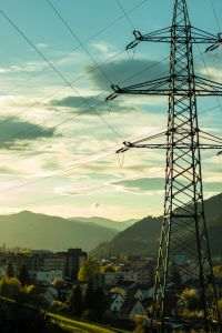 Delgaz Grid: „Peste 23 milioane kwh de energie, sustrase anul trecut din reţea”